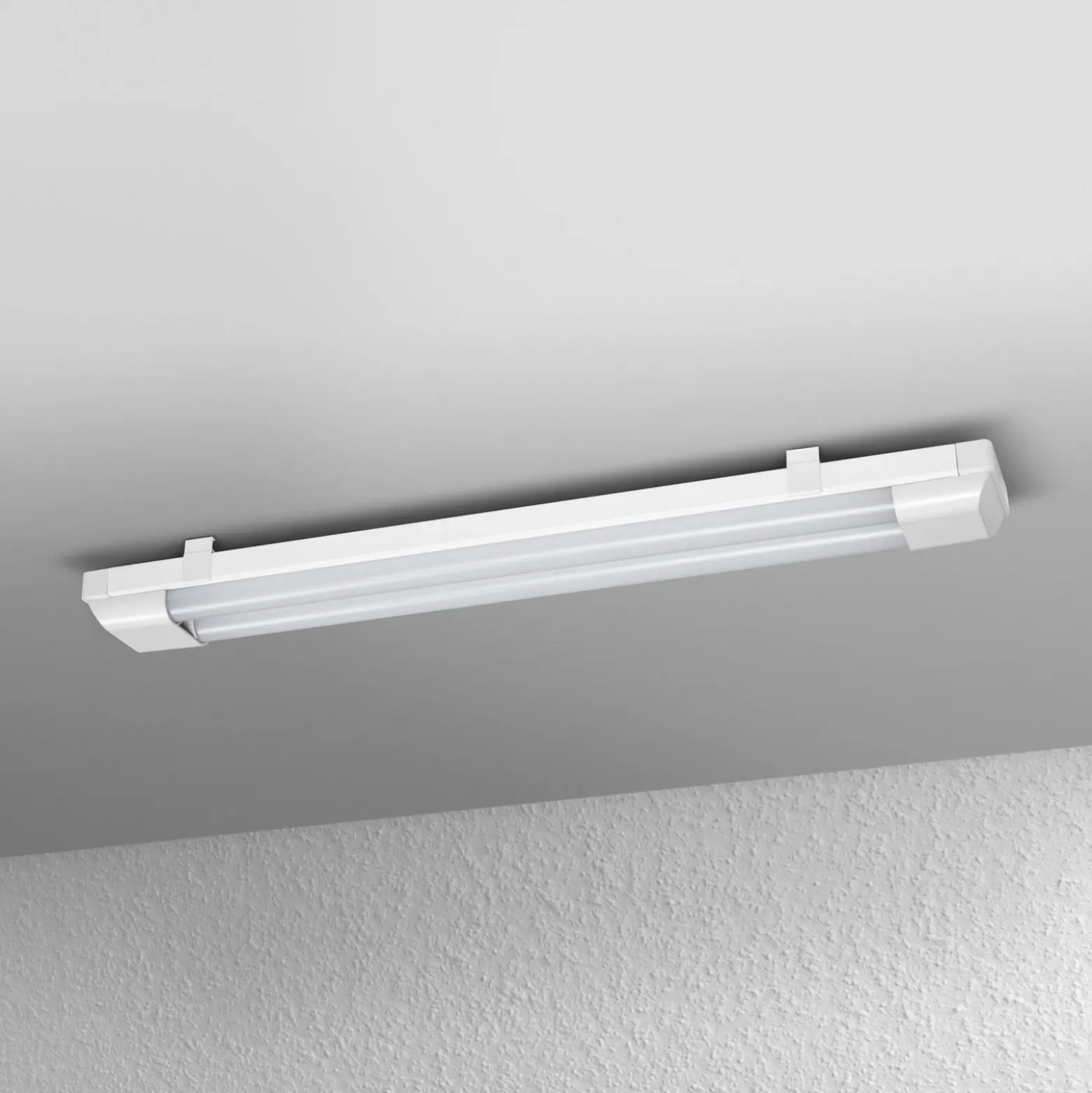 Barra de luz LED POWER BATTEN de OSRAM, 3000 K, 60 cm, 2 luces.
