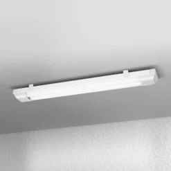 Barra de luz LED POWER BATTEN de OSRAM, 3000 K, 60 cm, 2 luces.