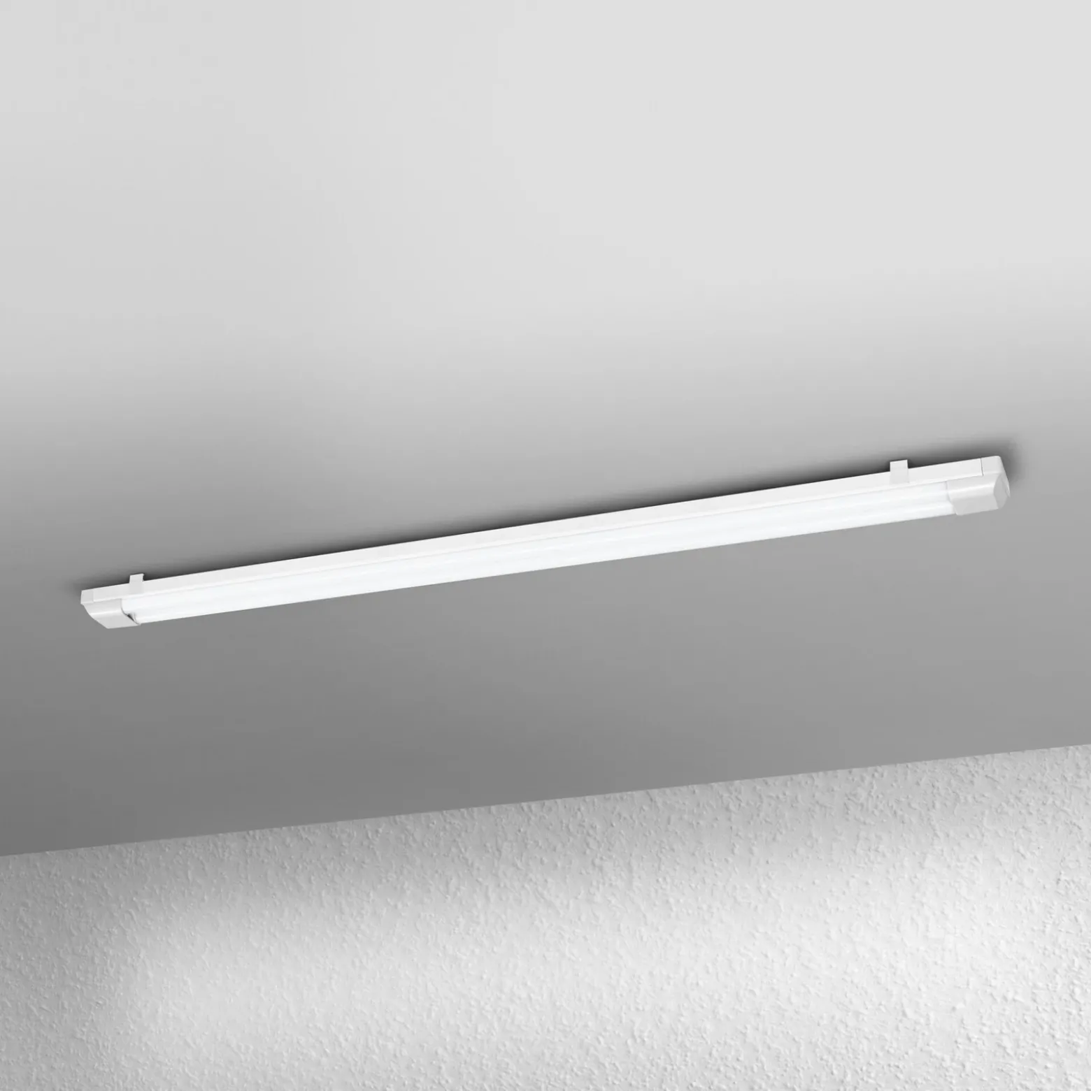 Barra de luz LED POWER BATTEN de OSRAM, 3000 K, 120 cm, 2 luces.