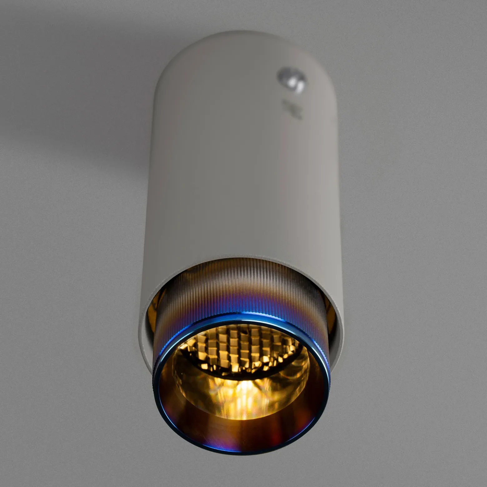 Buster + Punch Exhaust Surface fix gris/quemado