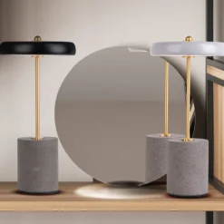 De mesa LED Seta, batería, cemento, pantalla gris