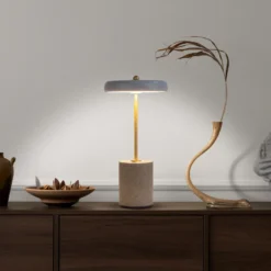 De mesa LED Seta, batería, cemento, pantalla gris