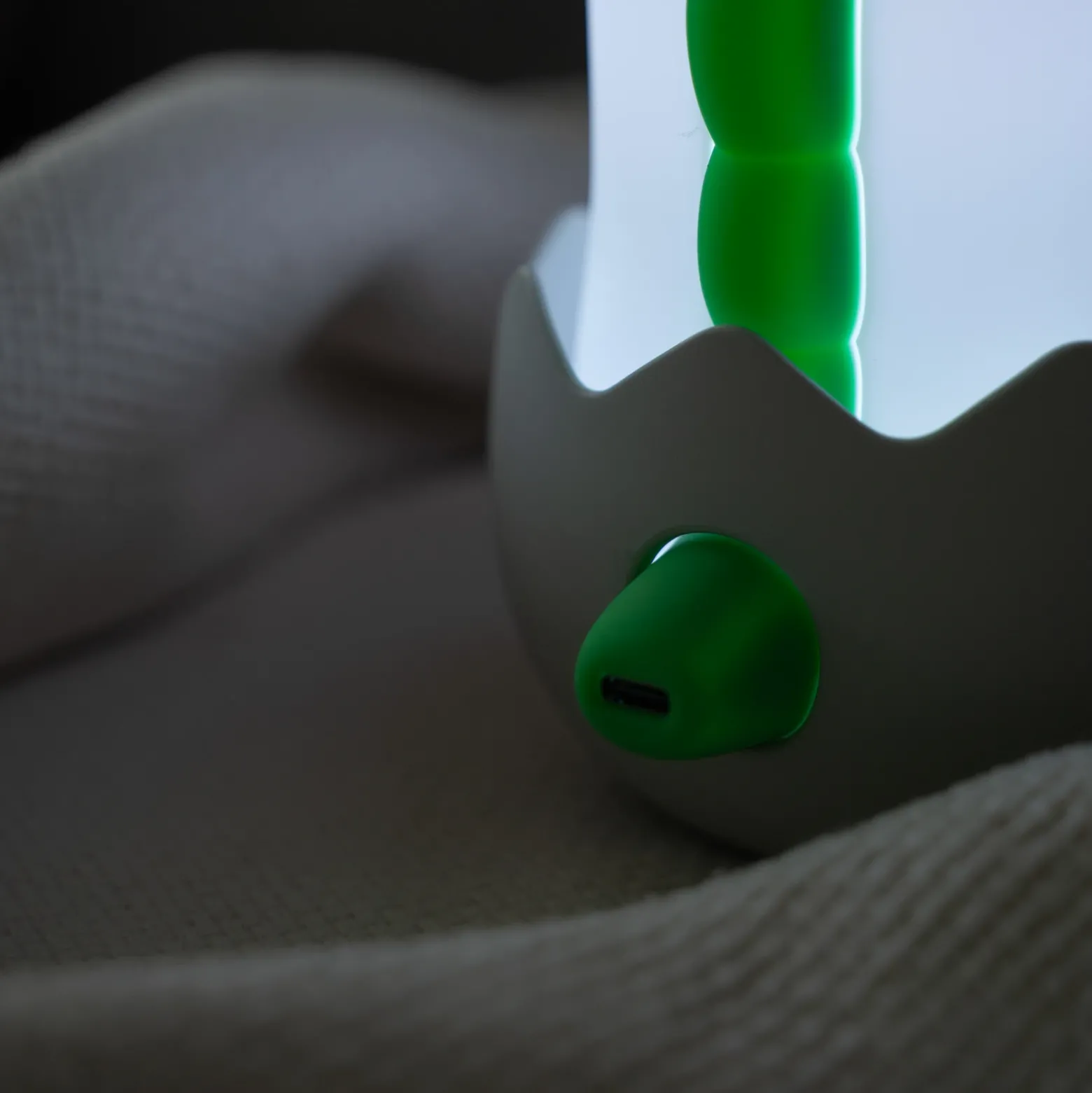 Diggy Dino lámpara de sobremesa LED recargable, USB, RGBW