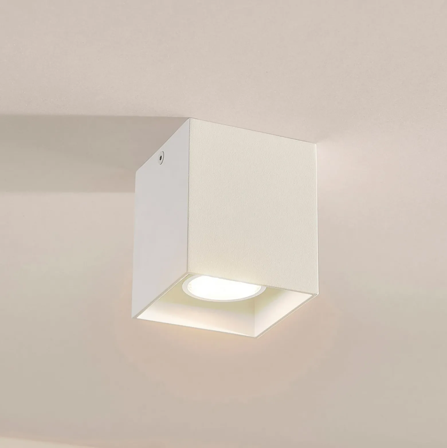 Downlight angular de diseño Carson en blanco