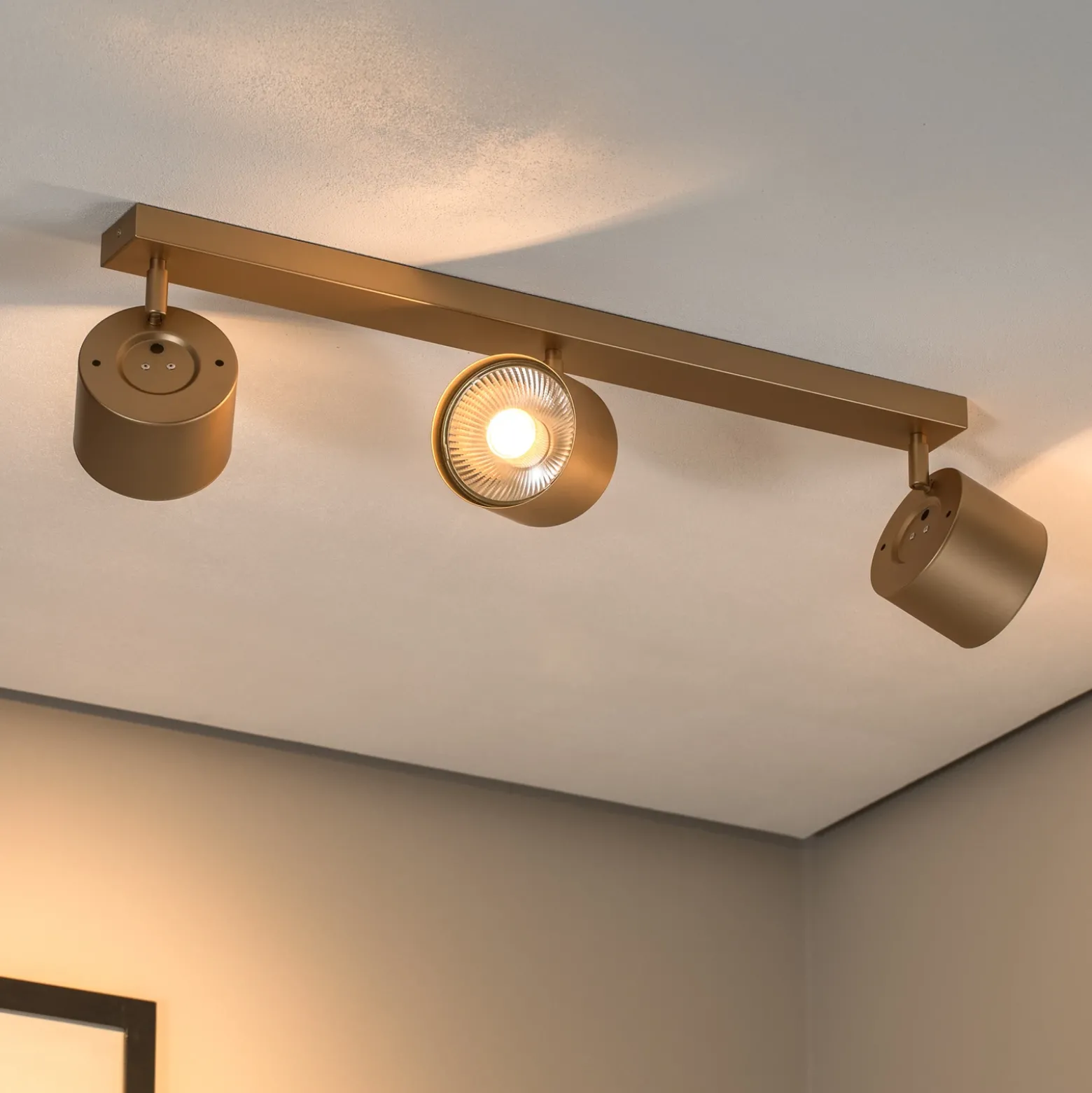 Downlight Chloe orientable 3 luces, dorado