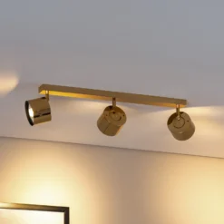 Downlight Chloe orientable, 3 luces, acero color latón