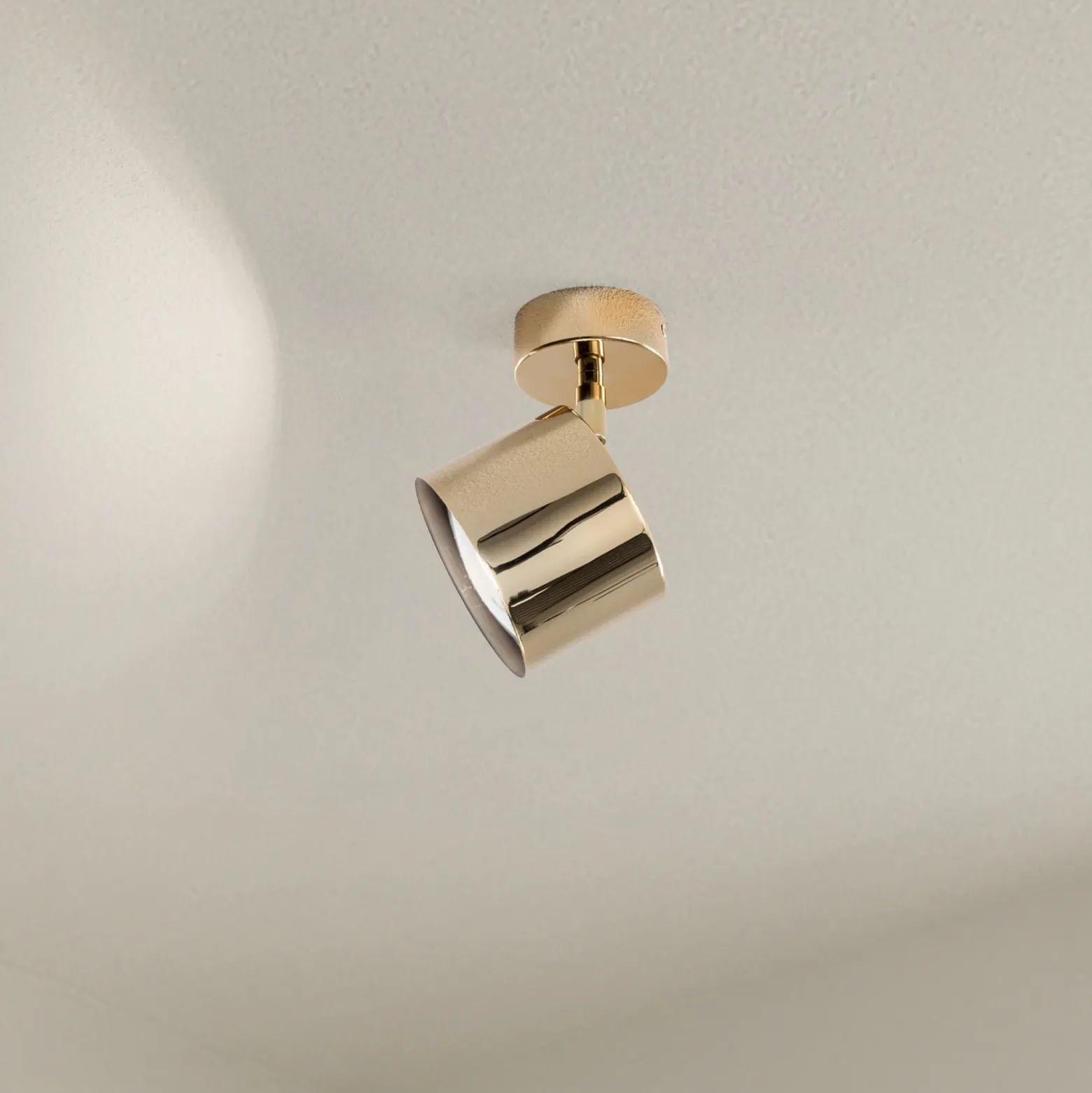 Downlight Chloe, orientable, 1 luz, acero color latón