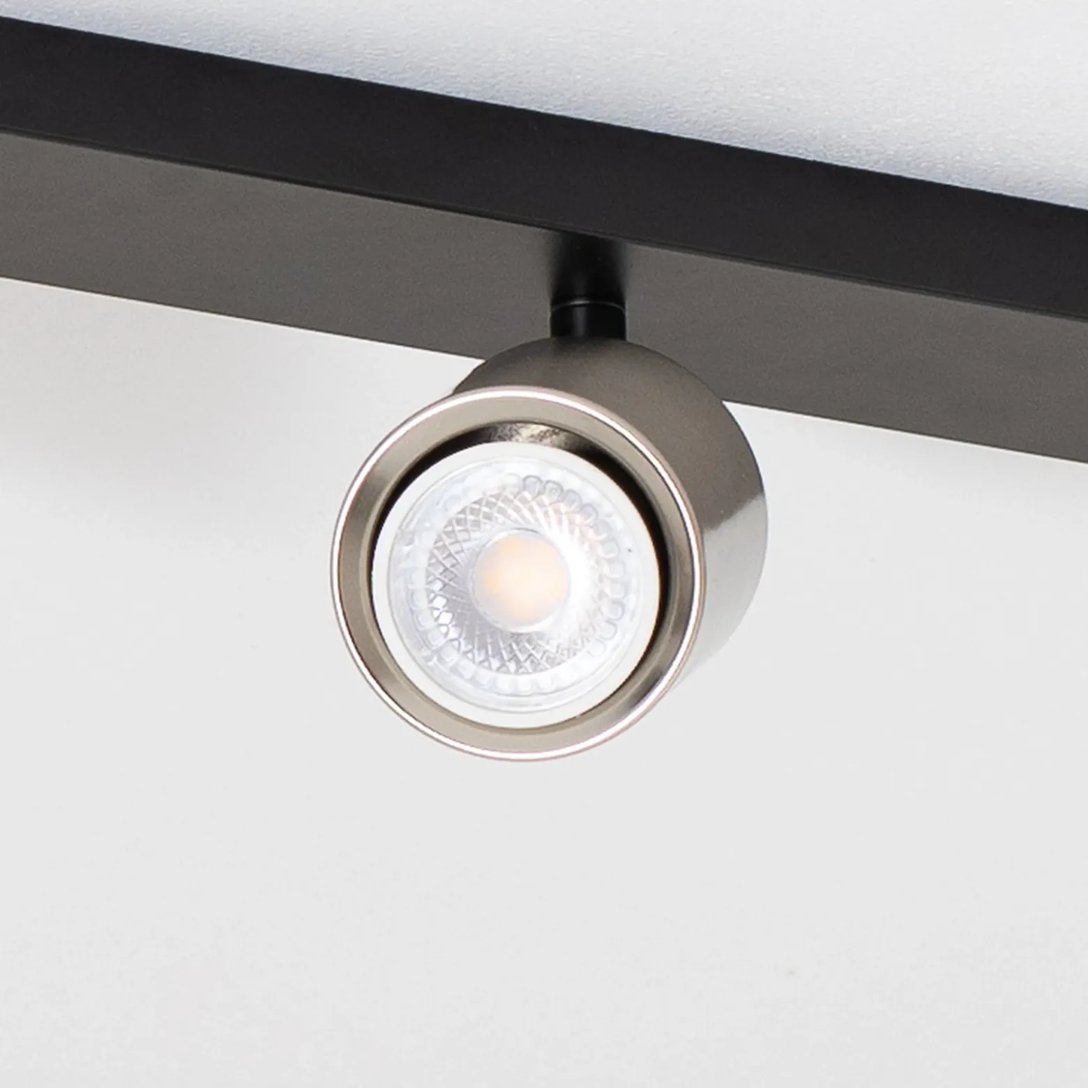 Downlight Demia, negro/níquel, 66 cm de largo, GU10