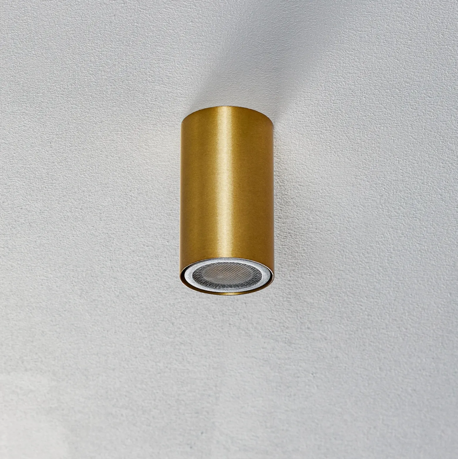 Downlight Eye S en forma cilíndrica, latón