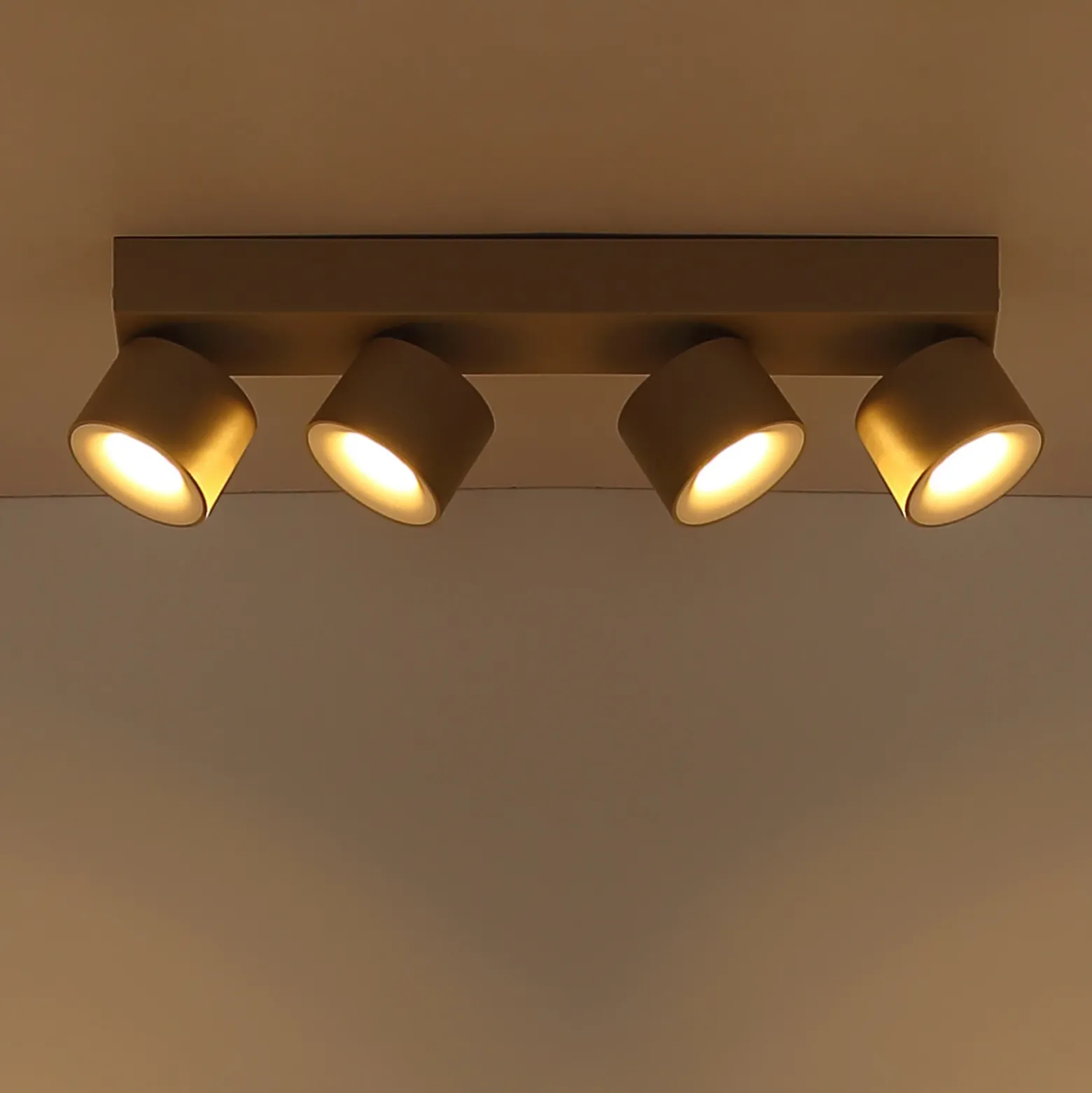 Downlight LED Rae, color arena, metal, 4 luces, 46 cm