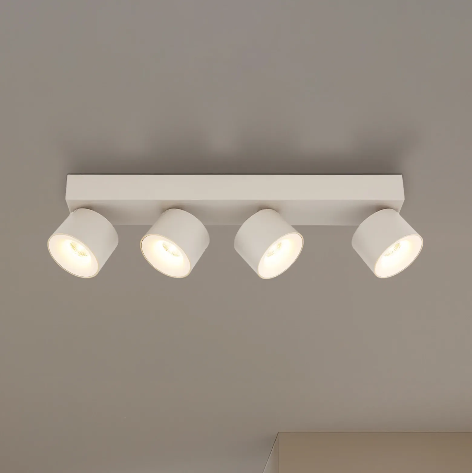 Downlight LED Rae, color arena, metal, 4 luces, 46 cm