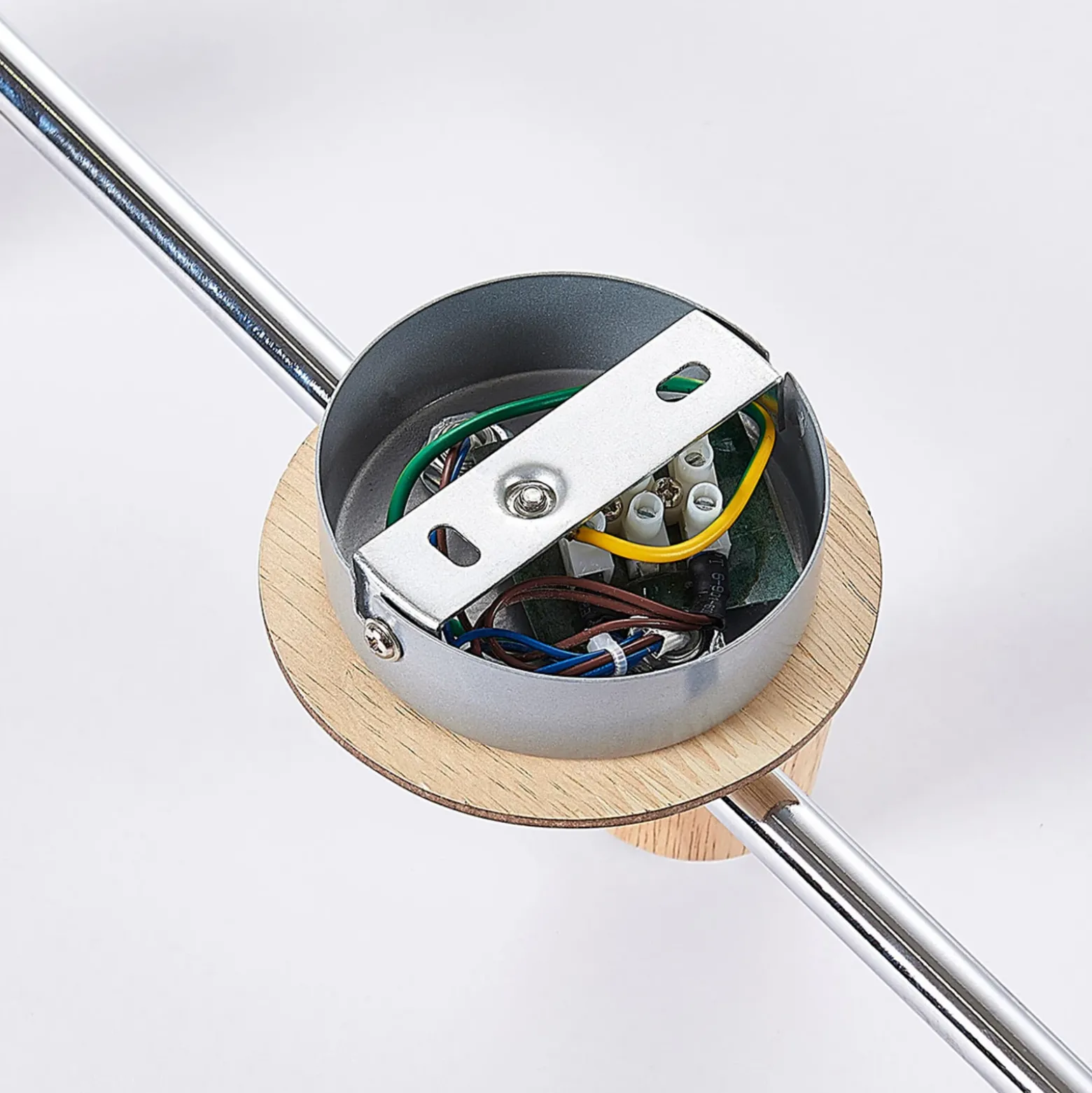 Downlight Lindby Christoph, 130 cm, 5 luces, madera y cristal