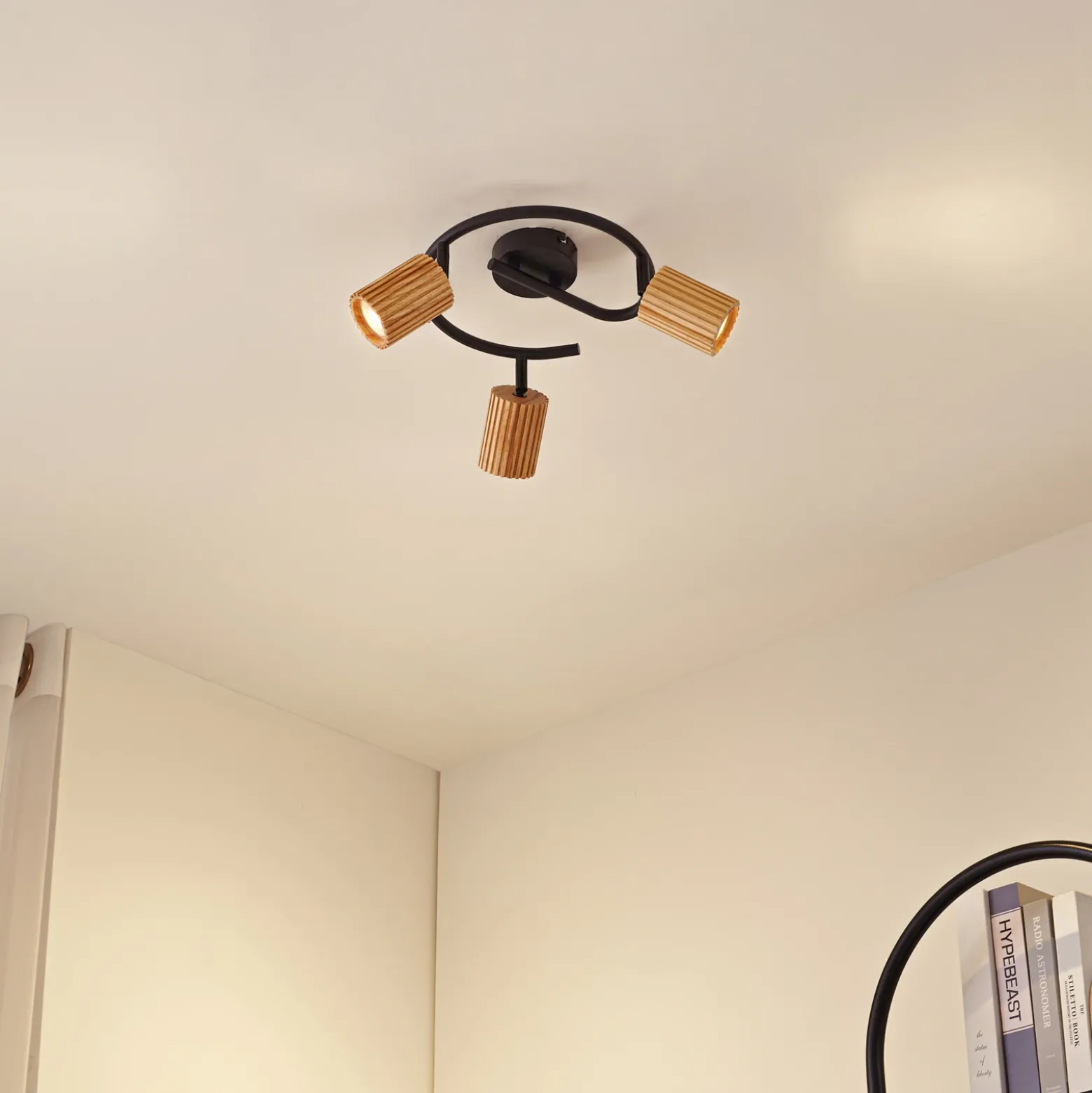 Downlight Lindby Stralino, 3 luces, Ø31 cm, madera, GU10