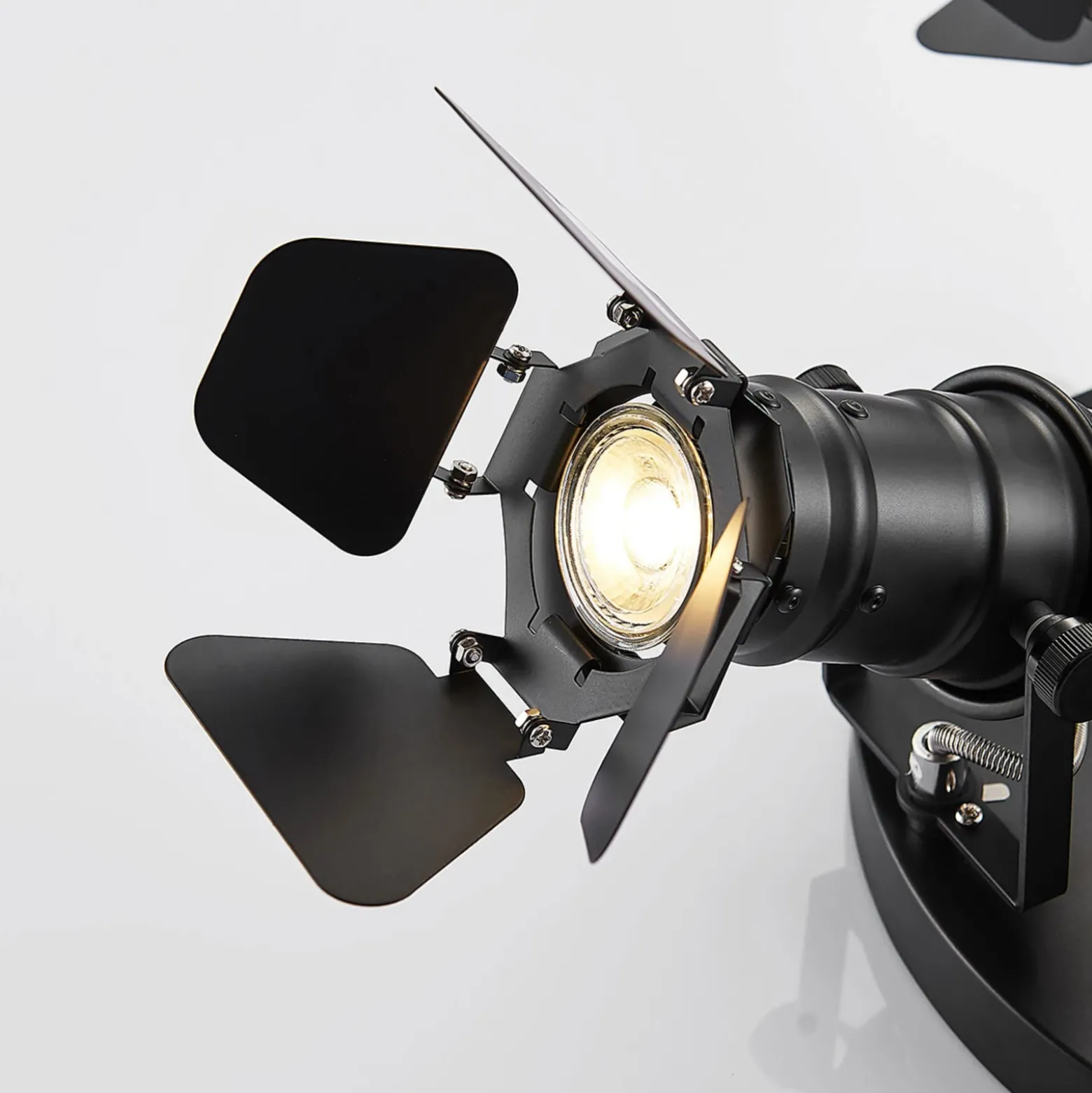 Downlight Lindby Tilen, 3 luces, negro, metal, Ø 54 cm