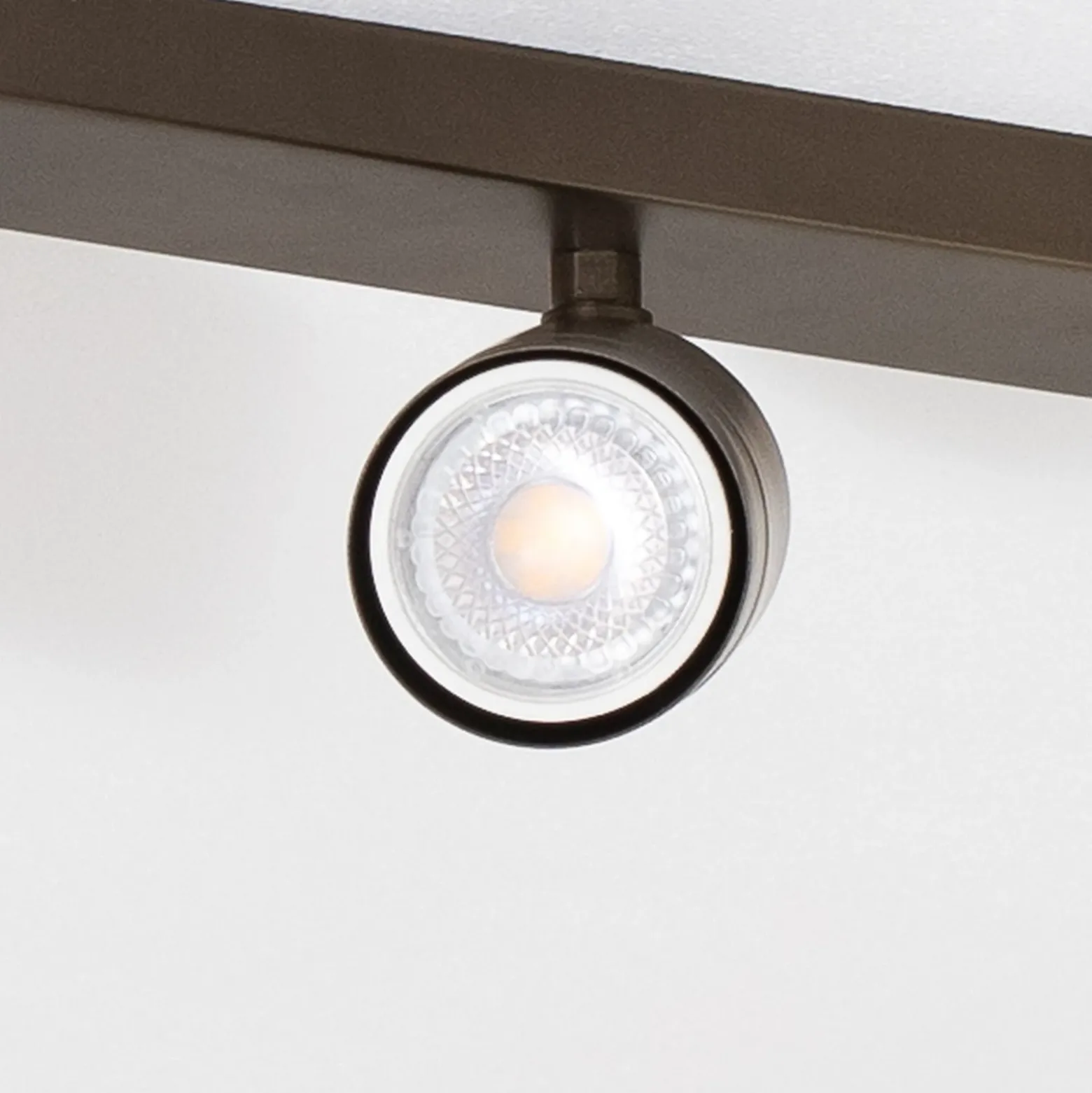 Downlight Link, color titanio-dorado, longitud 33 cm, 3 luces.