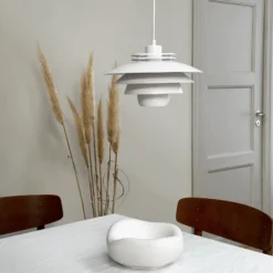 Dyberg Larsen lámpara colgante Ejka mini, blanca, Ø 30 cm, metal