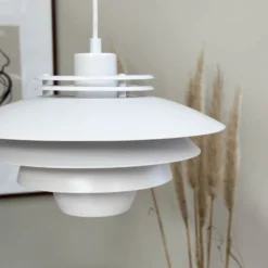 Dyberg Larsen lámpara colgante Ejka mini, blanca, Ø 30 cm, metal