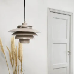 Dyberg Larsen lámpara colgante Ejka mini, beige, Ø 30 cm, metal
