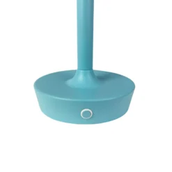 Dyberg Larsen Lámpara de mesa LED recargable Flow, azul claro, altura 25 cm