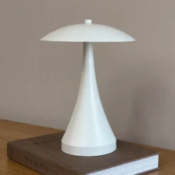 Dyberg Larsen Lámpara de mesa LED recargable Vienna, color crema, altura