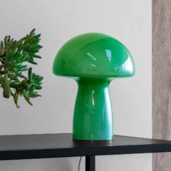 Dyberg Larsen Lámpara de mesa Mushroom, verde, altura 23 cm, cristal