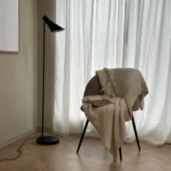 Dyberg Larsen lámpara de pie DL12, negro, altura 139 cm, metal