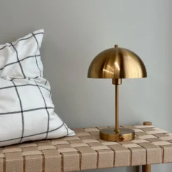 Dyberg Larsen Stockholm lámpara de mesa recargable, latón antiguo