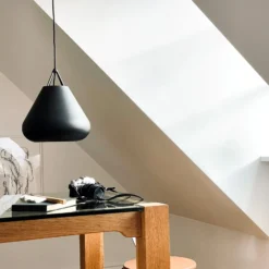 Dyberg Larsen Volta lámpara colgante, negro, Ø 26 cm, metal
