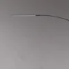 Elegante lámpara de arco LED Yumi de diseño