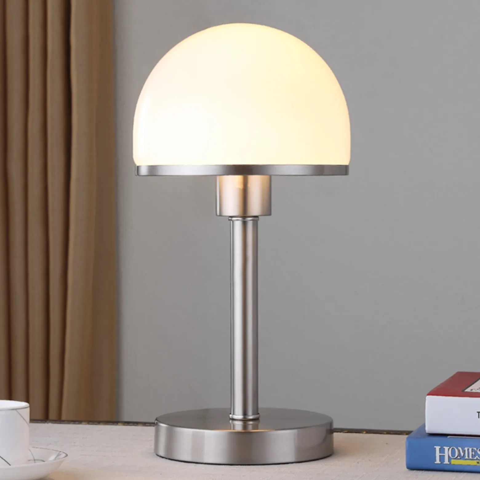 Elegante lámpara de mesa Jolie pantalla de vidrio
