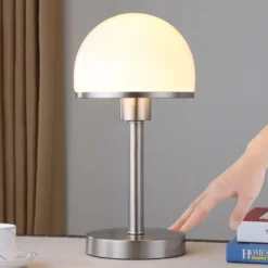 Elegante lámpara de mesa Jolie pantalla de vidrio