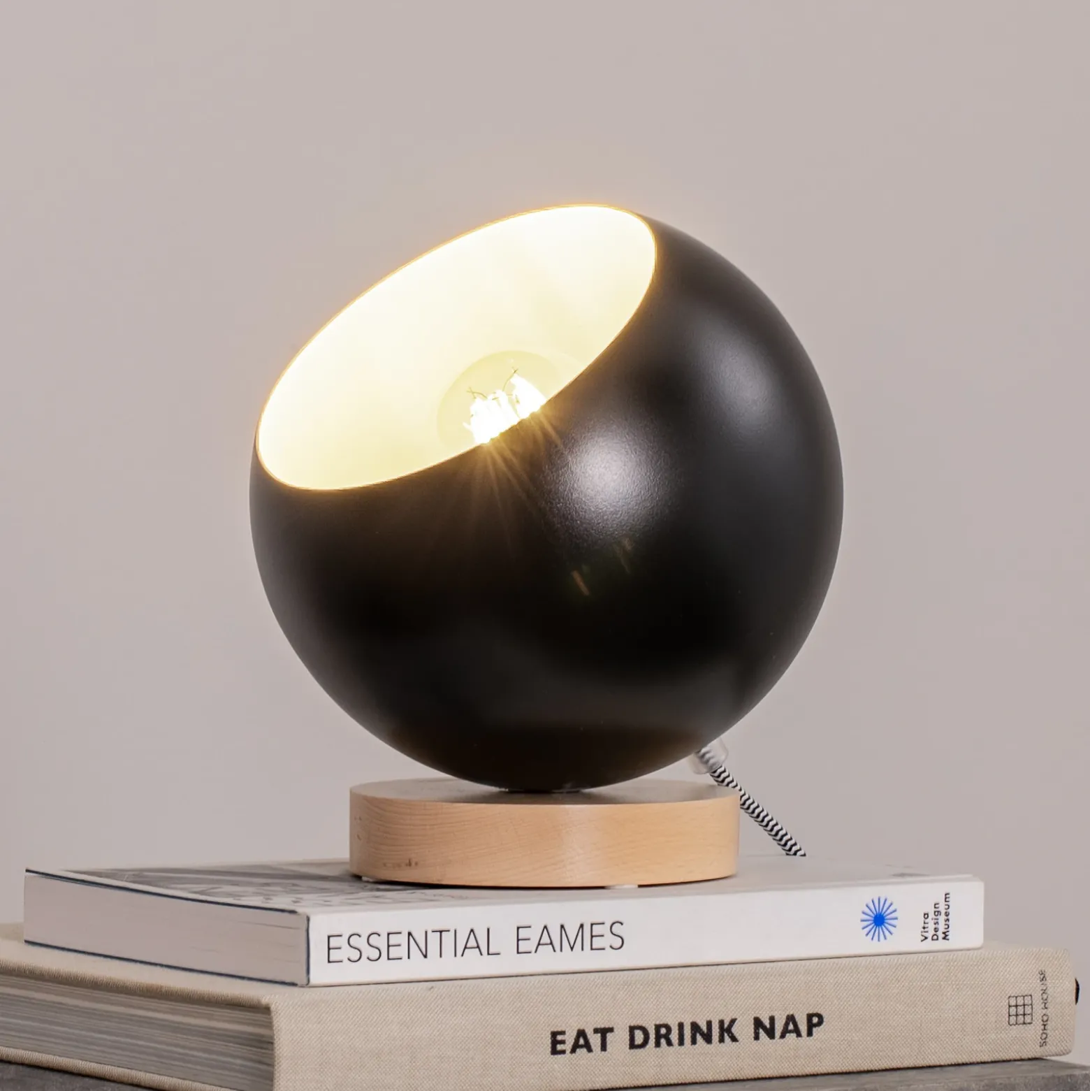 Envostar Arvid lámpara de mesa base de madera pantalla negro