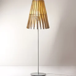 Fabbian Stick lámpara de pie de madera, forma cono