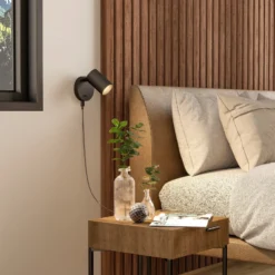 Foco de pared CAN TILT, negro, Ø 10 cm, metal Interruptor USB