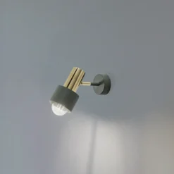 Foco de pared Destin, 1 luz verde/latón