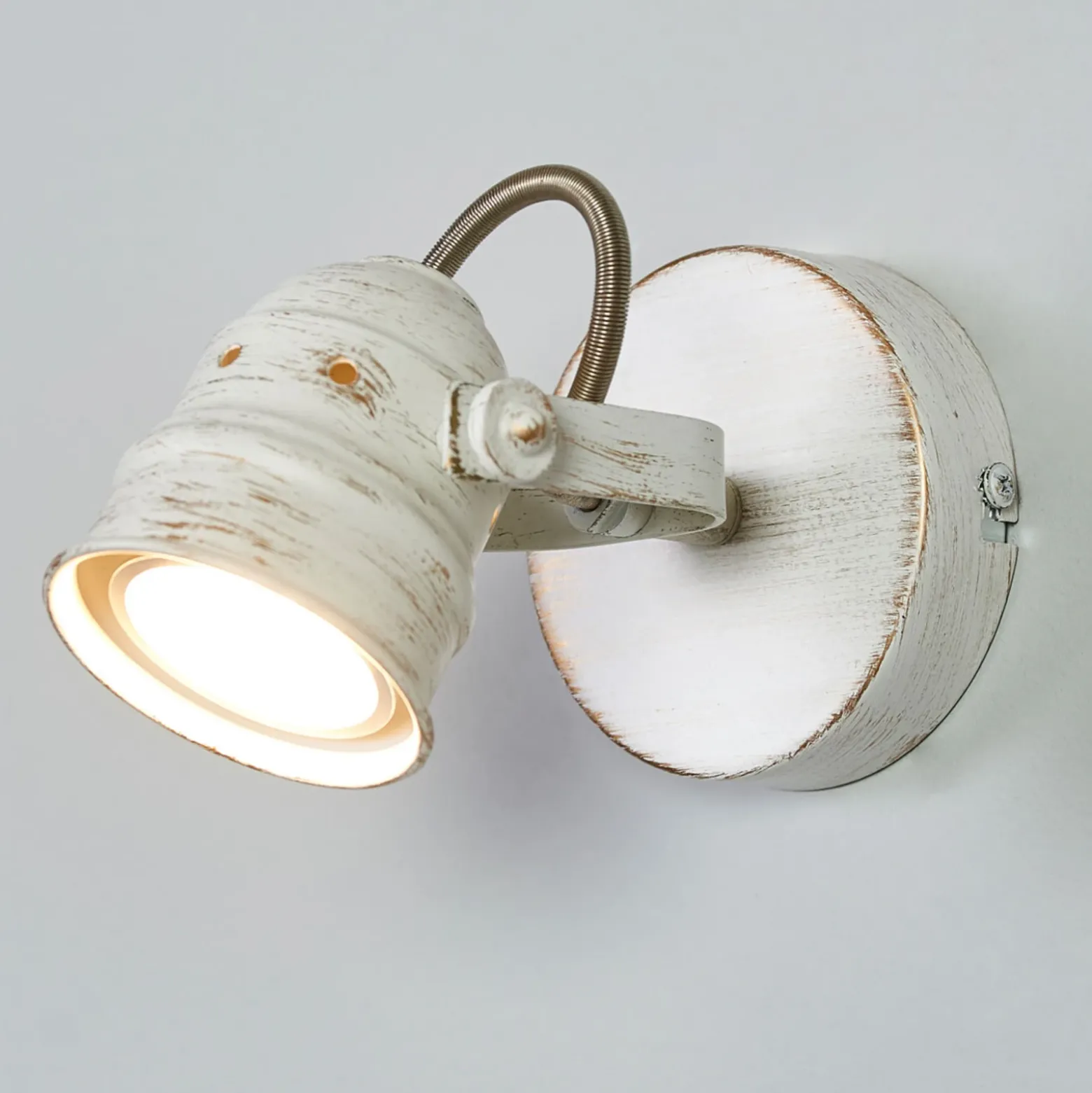 Foco de pared Leonor de Lindby, blanco, metal, 1 luz, 9,5 cm