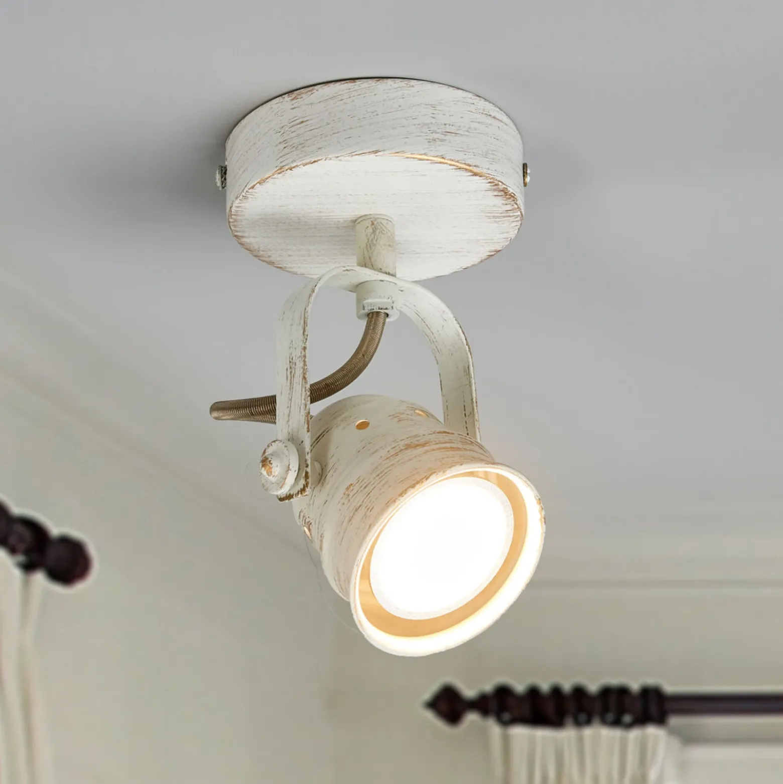 Foco de pared Leonor de Lindby, blanco, metal, 1 luz, 9,5 cm