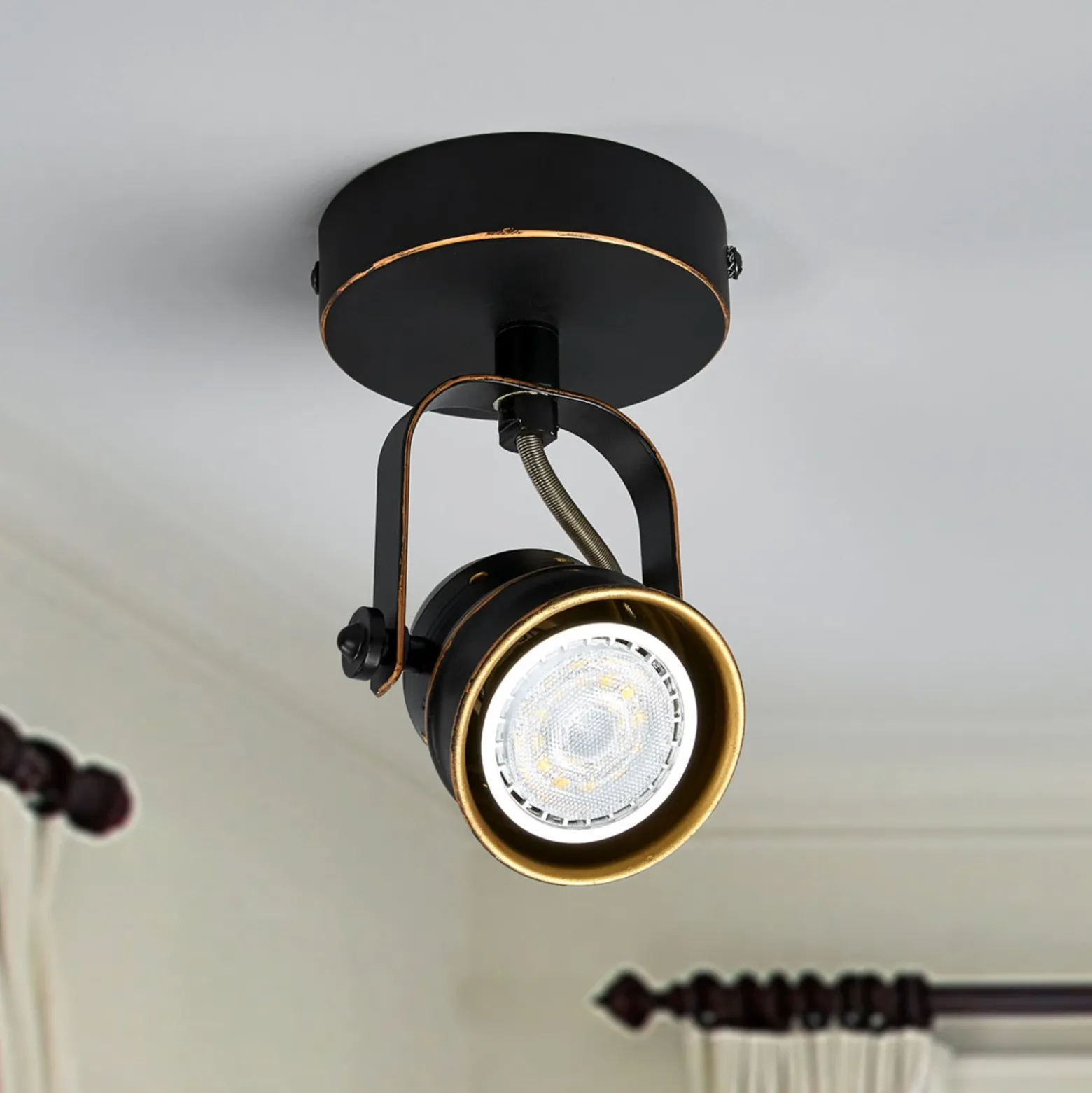 Foco de pared Lindby Leonor, negro, metal, 1 luz, 9,5 cm