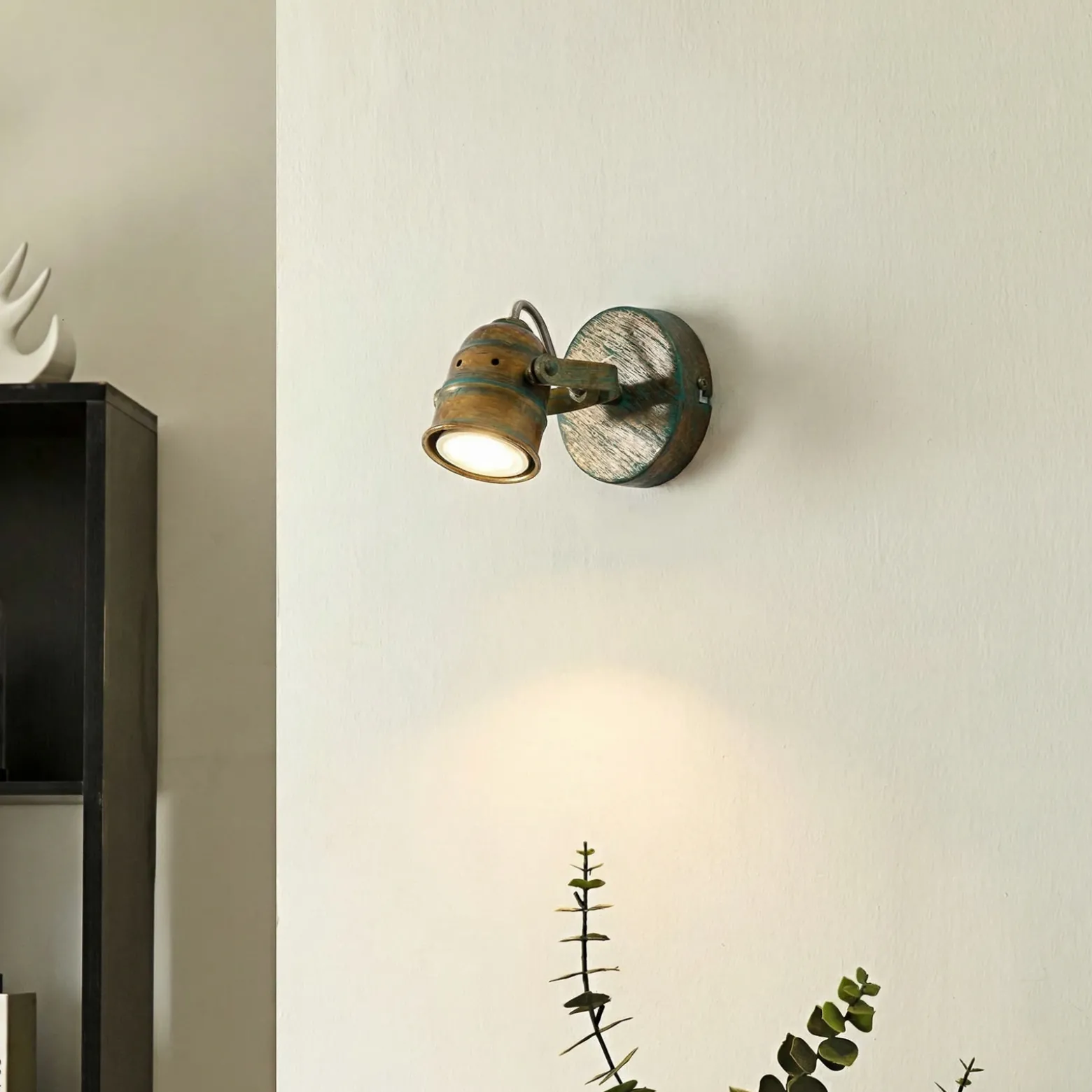Foco de pared Lindby Leonor, verde, metal, 1 luz, 9,5 cm