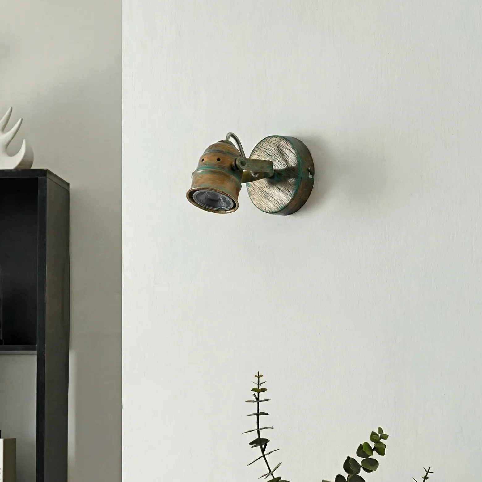 Foco de pared Lindby Leonor, verde, metal, 1 luz, 9,5 cm