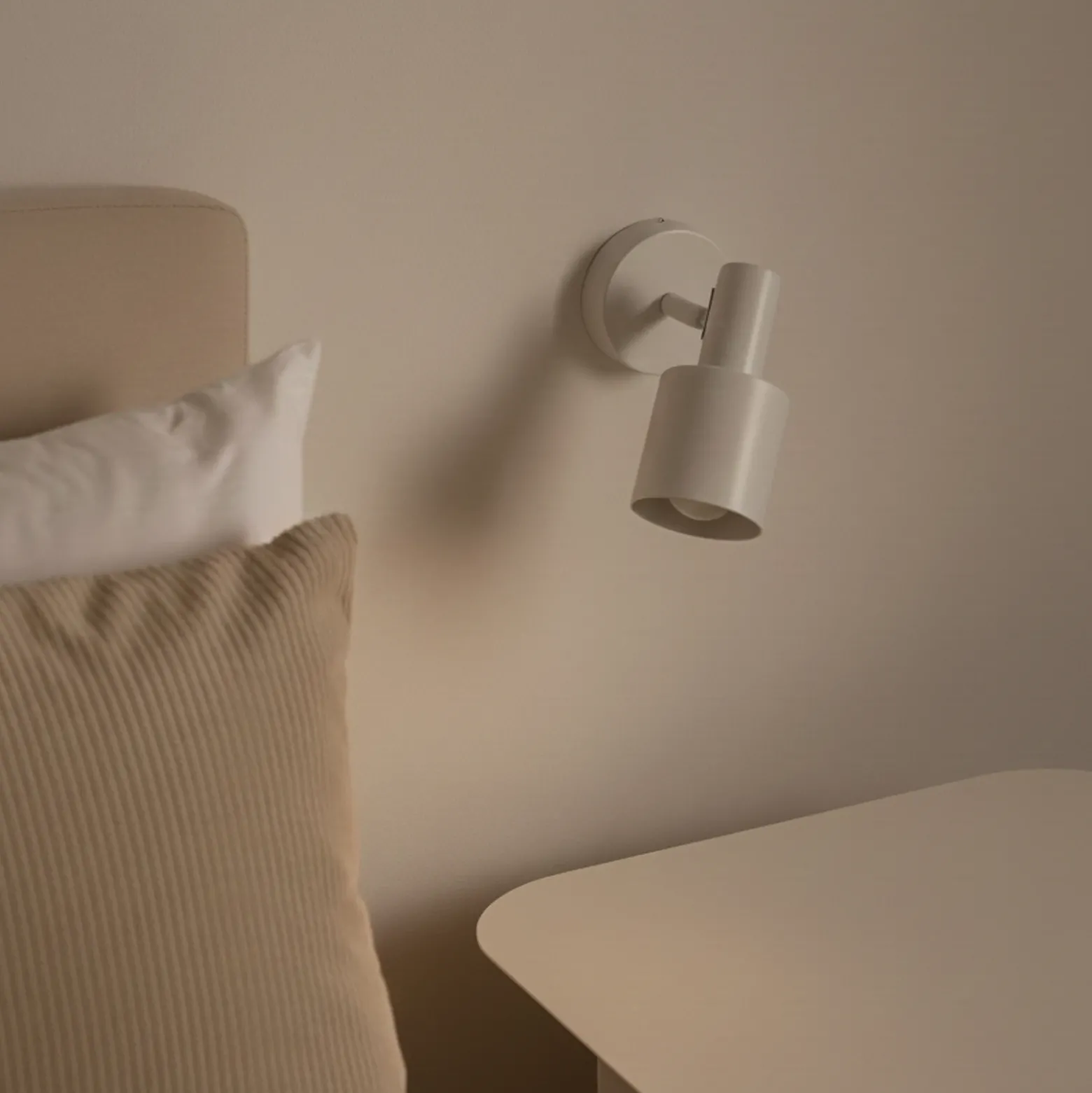 Foco de pared Lindby Ovelia, beige, metal, E27
