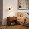 Foco de pared Lindby Shiloh, nogal/beige, madera/lino, E14