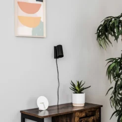 Foco de pared Mono I con enchufe negro