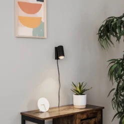 Foco de pared Mono I con enchufe negro