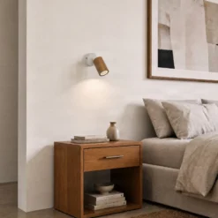 Foco de pared Nisse, blanco, profundidad 18 cm, 1 luz, madera/metal