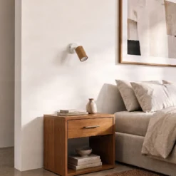 Foco de pared Nisse, blanco, profundidad 18 cm, 1 luz, madera/metal