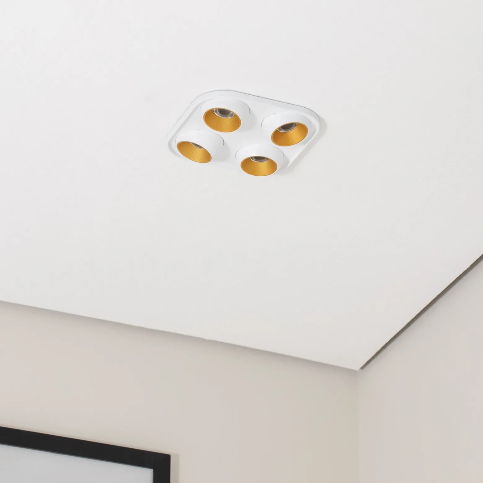 Foco empotrable Bega LED Studio Line, blanco/latón, 4 luces.