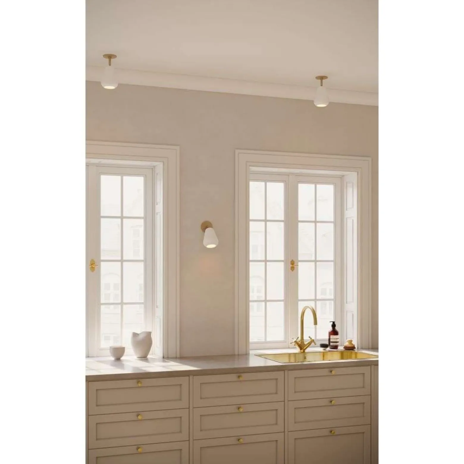 Foco empotrable Nuura Anoli Spot Recessed, Ø 10 cm, blanco/dorado