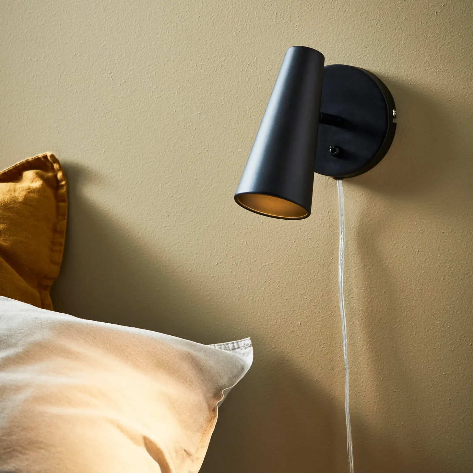Foco pared Crest metal negro switch basculante