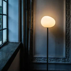 Foscarini Gregg media lámpara de pie 151cm grafito